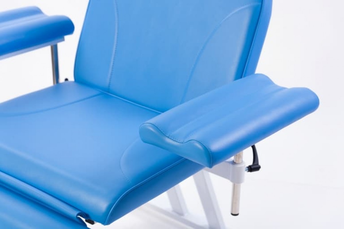 Кресло донора. Кресло донорское МЕДИНЖИНИРИНГ К-02-дн. Кресло к 02 дн. Кресло к-02дн для забора крови. Кресло для забора крови донорское к-02дн.